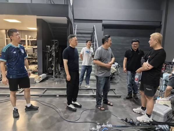 演艺大楼421戏剧与影视学院智能影像实验室 吴炫志、陈孺新、陈楚桥、尹兴圣、魏巍、牟模.jpg